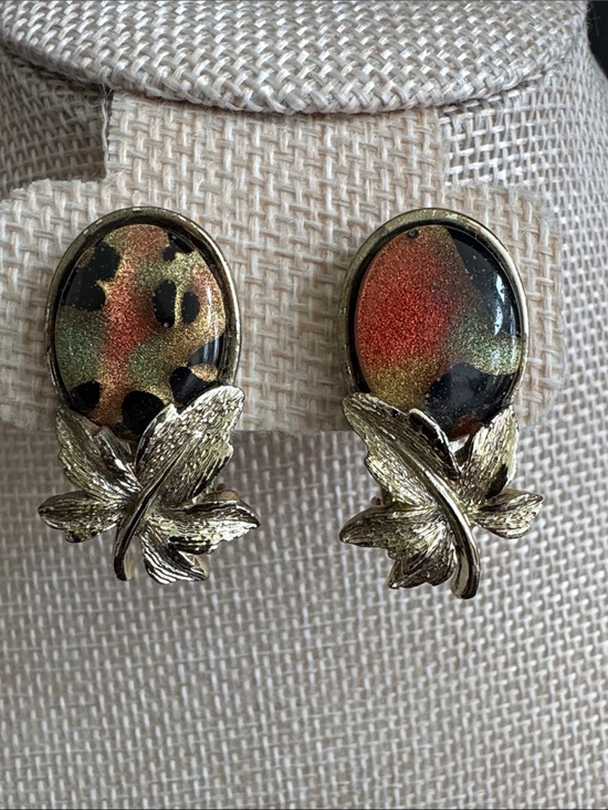 Coro Jewelry - VTG Coro Clip on Earrings Art Glass Maple Leaf Gold Tone Signed